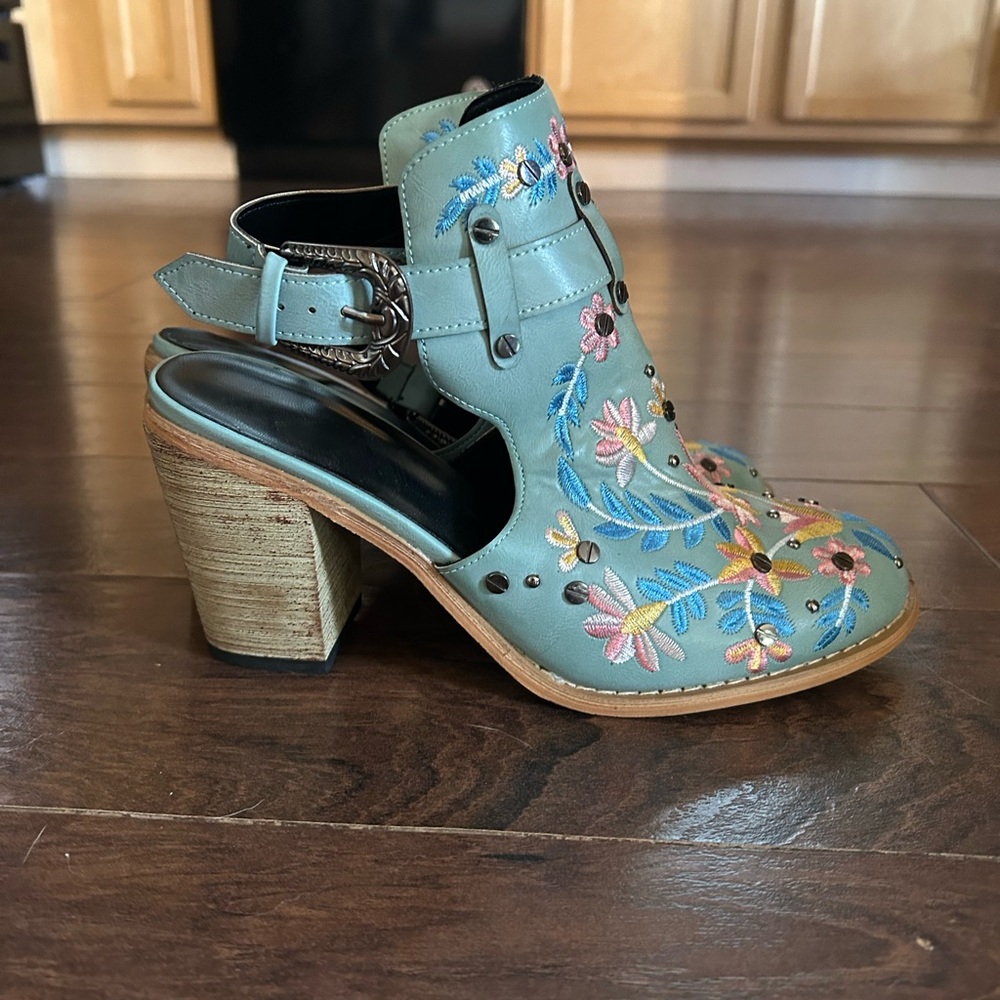 Women’s embroidered ankle buckled boots